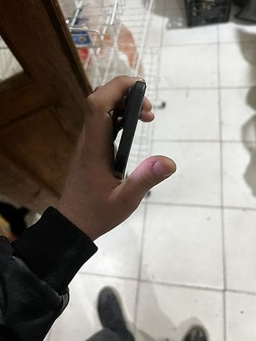 acer aspire one d270: IPhone 15, 128 ГБ, Черный, Face ID — 4