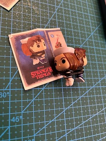 BARTER köhnə kolleksiyalarla mumkundur. Stranger Things Kinder joy