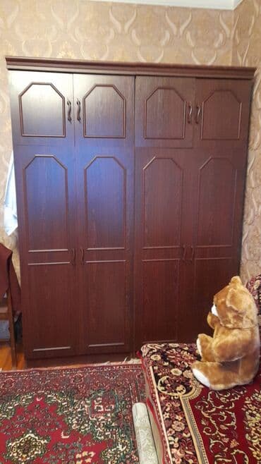 kohne divan aliram: Qarderob, paltar dolabı — 1