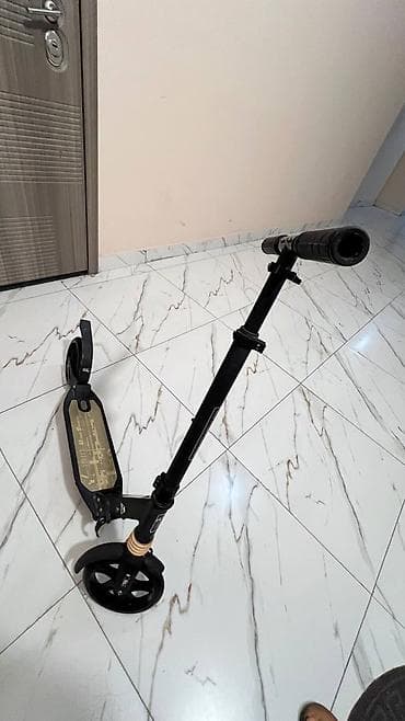 Samokatlar: Şəhər üçün yüngül və praktik scooter - Material: möhkəm alüminium — 2