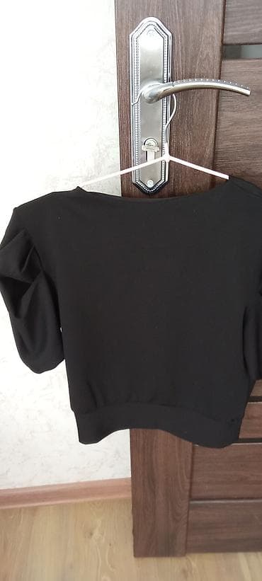 croplar: Qara qısa bluz – Next Trend - Model: dərin V-vari dekolteli, qırçınlı — 3