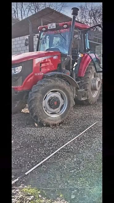 vaz sukanı: YTO NLX1404 təkərli traktor - Güclü təsərrüfat işləri üçün 4x4 təkər — 4