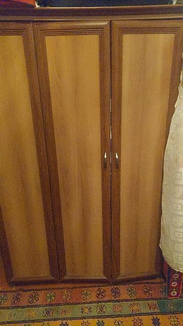 4 qapili dolab: İşlənmiş, 4 qapılı, Qəhvəyi, Taxta, Açılan, Düz dolab — 1