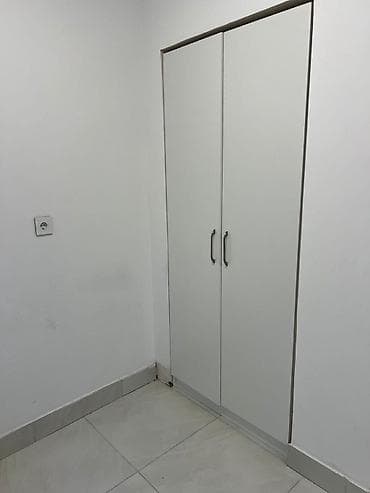комната: Сдаю под офис, можно и для долгосрочного жилья 1 большая комната — 4
