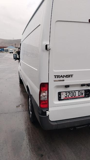 04 baqaji: Ford Transit: 2.2 l | 2009 il 218234 km Van body type — 7