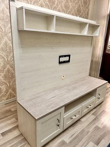 tv stend: Düz TV altlığı, Polkalı, Laminat — 3