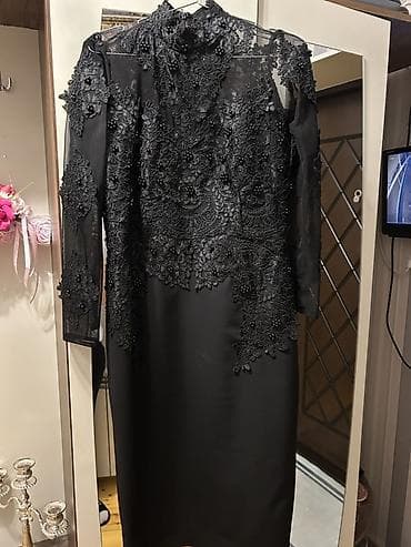 Qara ziyafət donu - Rəng: tam qara - Model: midi uzunluqda, dar