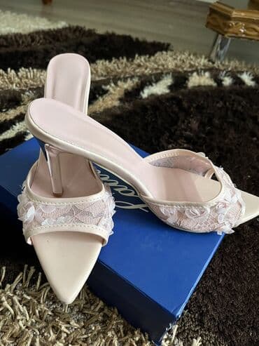 bot ayaqqabı: İkinci əl — 2