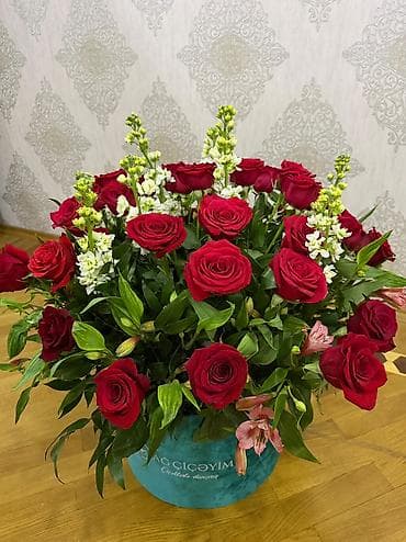 step deke: Güllər kompozisiyası – zərif qutu tərtibatı - Tərkib: çoxsaylı — 2