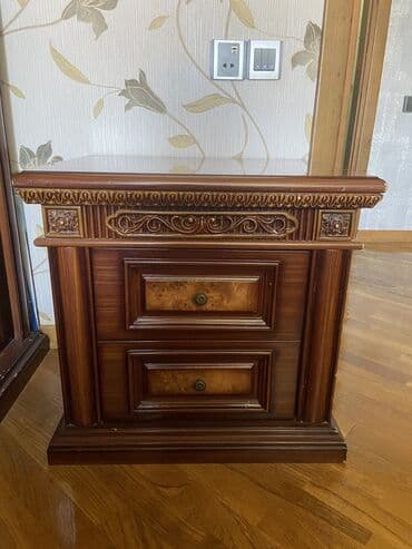 столик для кровати: Tumba — 1