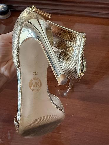 Qızılı rəngli Michael Kors qadın sandaleti - Brend: Michael Michael — 3