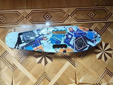 Plastik gövdəli kruyzer tipli skeytbord - Rəng: mavi alt hissə, üstdə