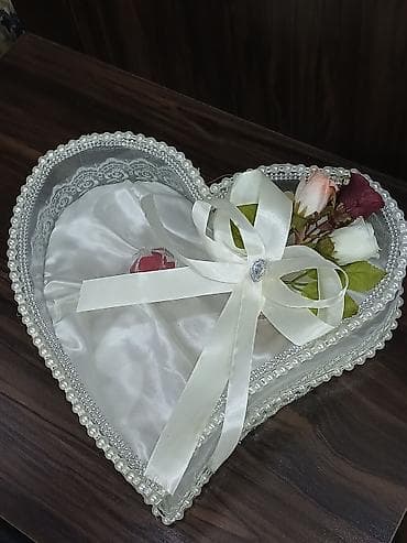 Nişan və toy üzüyü üçün ürək formalı dekorativ qutu. İstifadə olunub