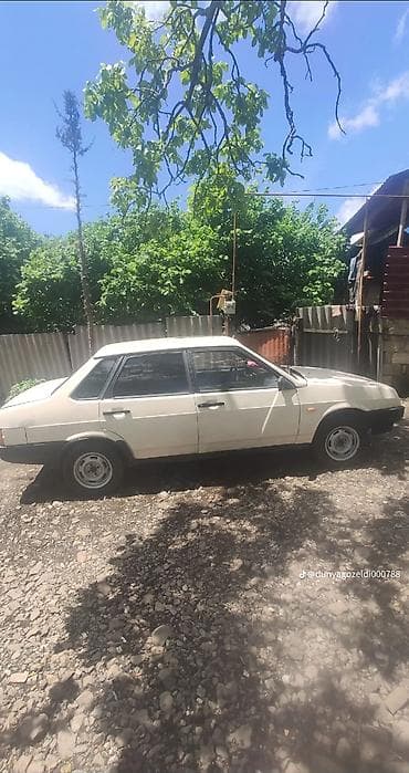 salon niva: Lada sedan (VAZ 21099 seriyası kimi) – ağ rəng, 4 qapılı kuzov — 2