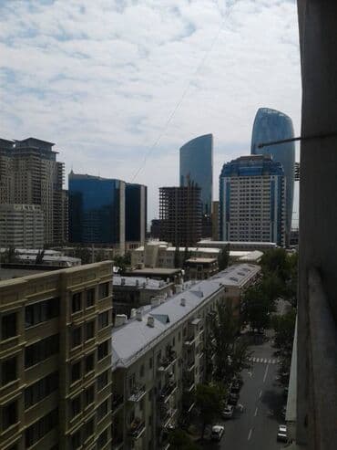 9 ci mikrorayon satilan evler: 4 otaqlı, Yeni tikili, m. 28 may, 250 kv. m — 10