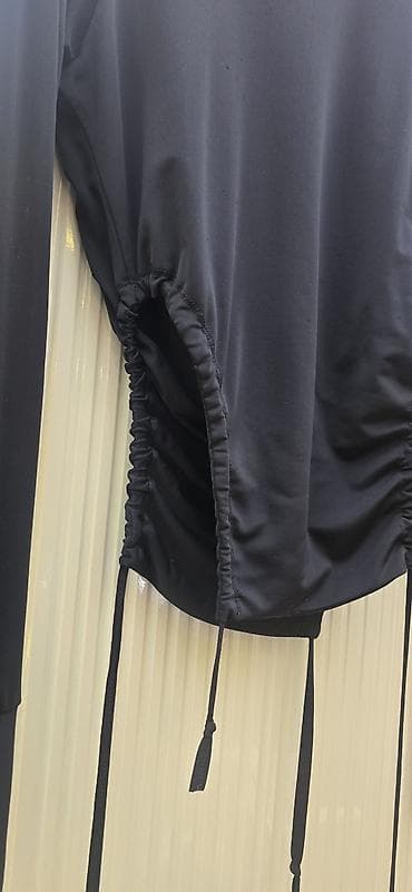 aşbaz geyimleri: Qadın köynəyi – qara rəng, uzunqol, yarım-boğaza yaxın yaxalıqla. Yan — 2