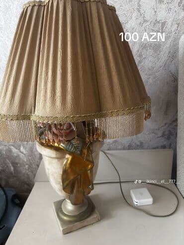 Klassik üslublu stolüstü lampa - Şapka: Qəhvəyi rəngdə, büzməli — 1