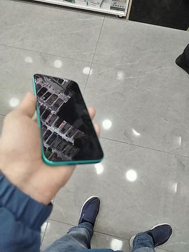 note 12 pro max: (Palatası yanb) Satılır: Mavi-yaşıl rəngli smartfon Xüsusiyyətlər: - — 3