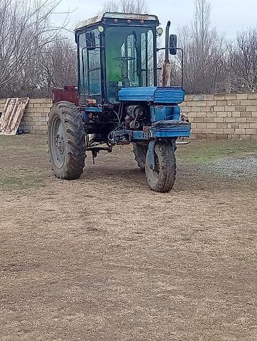 Kənd təsərrüfatı üçün təkərli traktor - Kabinli konstruksiya: geniş