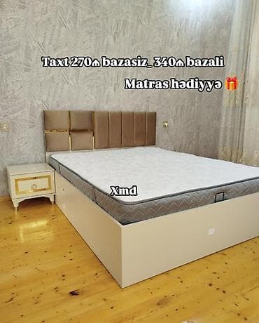 tumba mebel: Mebel dəsti – yumşaq başlıqlı, zərif qızılı dekorlu taxt. Aşağı hissə — 1