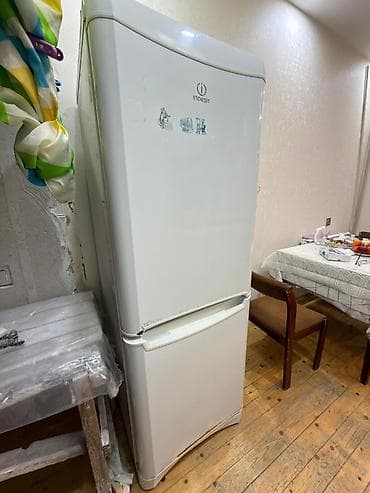 maraqli tv az: İşlənmiş 2 qapılı Indesit Soyuducu Satılır, rəng - Ağ, Dolab içi — 2