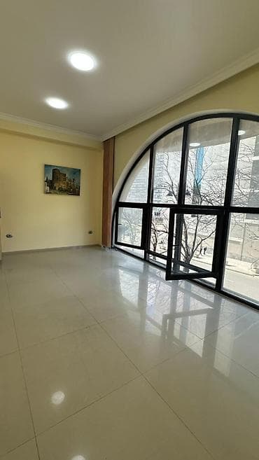 Kirayə ofis – 40 kv.m, Nizami metrosuna 2 dəqiqə məsafə Yerləşmə: - — 9