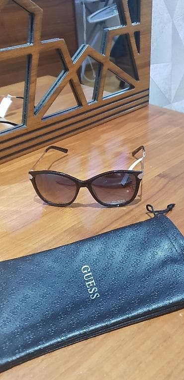 Eynəklər: Gün eynəyi, Guess, Yeni — 2