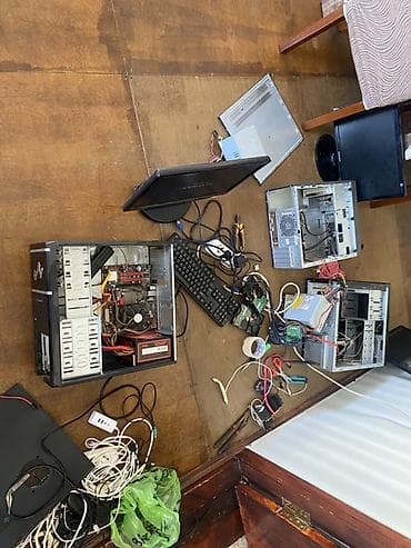 komputer plata: 3ədəd monitor 3 ədəd sistem bloku. vaxtı ikən işləyirdi. ramları — 6