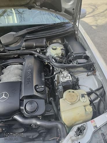 Mercedes-Benz E-Class (W210), gümüş rəng. Xarici: - Klassik W210 — 4