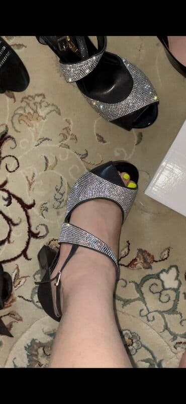 Toy paltarları və aksesuarları: Ölçü: 39.5, Yeni — 2