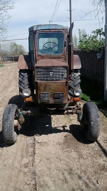 Traktor – T40seriyası - Kabinəli, arxa təkərdən çəkmə (2WD)