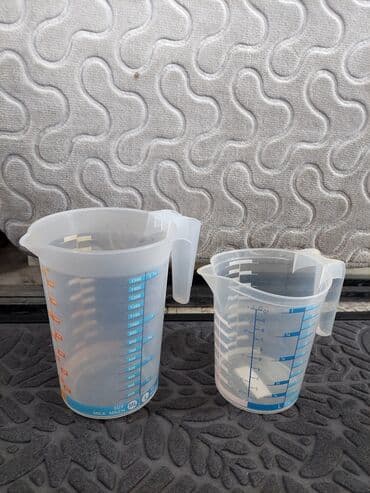 Mətbəx aksesuarları: Ölçü qrafinləri dəsti – şəffaf plastik, tutacaqlı və tökmə ağızlı - — 24