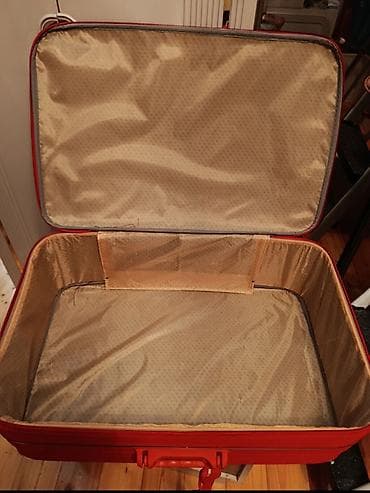 Çamadanlar: Qırmızı səyahət çamadanı uznu 74sm.eni 50sm.hündürlüyü 23sm - Korpus — 2