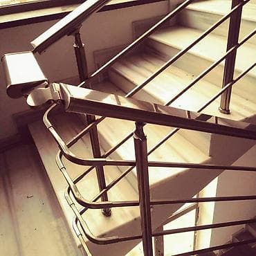 Paslanmayan poladdan mərtəbəarası pilləkən məhəccəri - Material