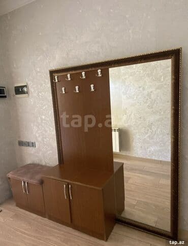 Dəbli dəhliz mebeli dəsti: - Geniş çərçivəli böyük güzgü (klassik