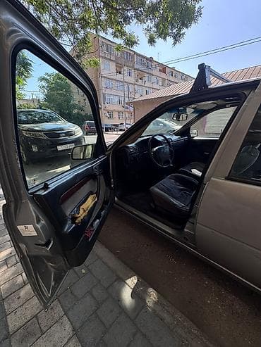 opel vectra b: Opel Vectra: 2 l | 1995 il 455084 km Sedan — 7