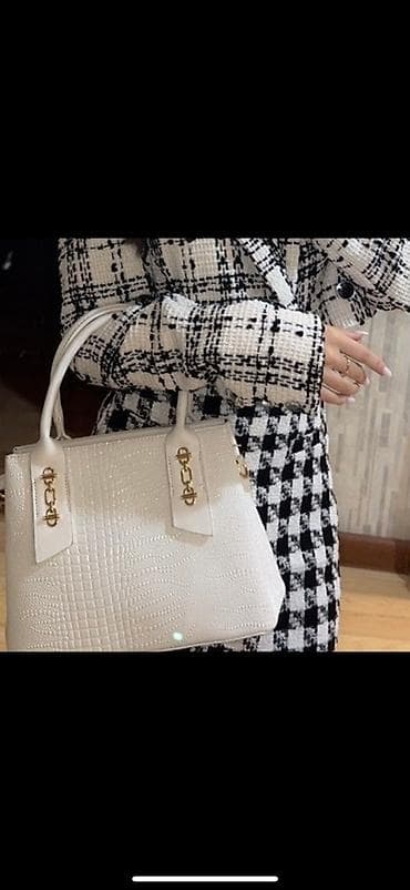 gün eynəyi: Ağ rəngli, krokodil teksturalı qadın əl çantası - Qızılı dekorativ — 1