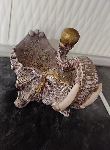 Fil fiquru,qədimidir.Qiymət 35 AZN