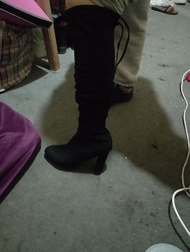 Qadın çəkməsi – dizüstü model - Rəng: qara - Material görüntüsü: süet