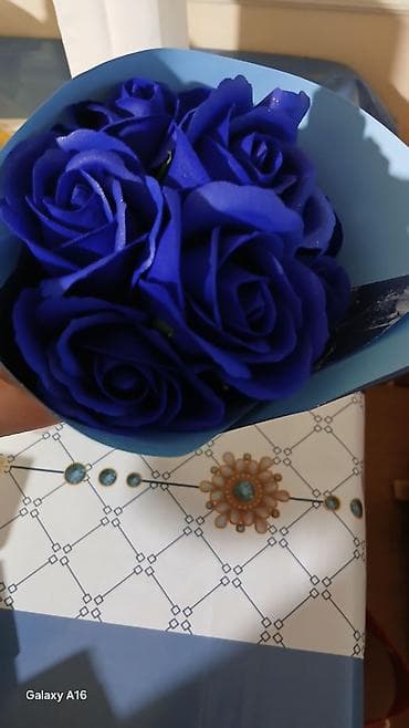 sunu guller: 7eded etirli gul.Mavi qızılgüllərdən ibarət miniatür buket - Tərkib — 2