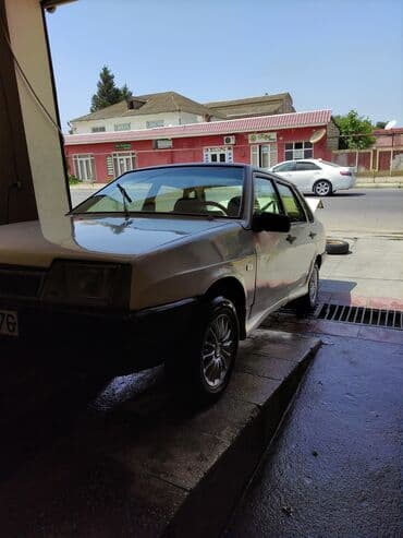 xanımlar ucun maşınlar: VAZ (LADA) 21099: 1.5 l | 1996 il 383000 km Sedan — 4