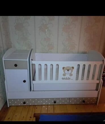 təzə doğulanlar üçün transformer konvertlər: Oğlan və qız üçün, İşlənmiş, Dördbucaq, Beşik, Matrassız, Yellənmə mexanizm ilə — 1