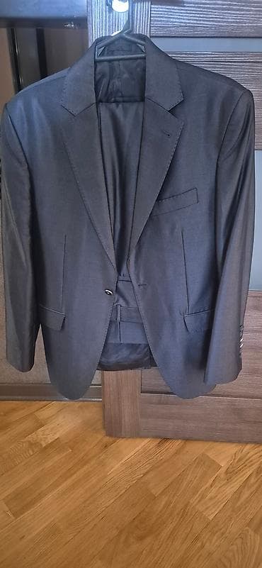 Kostyum 48 razmer
