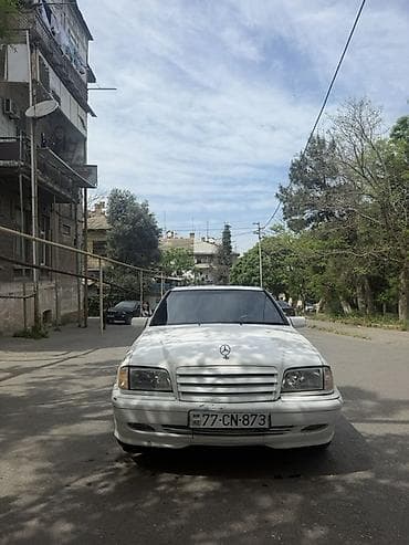 2004 bmw 318: Mercedes-Benz C 200: 2 l | 1998 il Sedan — 1