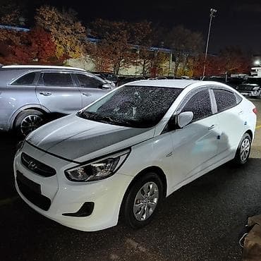 accent stop: Hyundai Accent: 1.4 l | 2015 il Sedan — 2