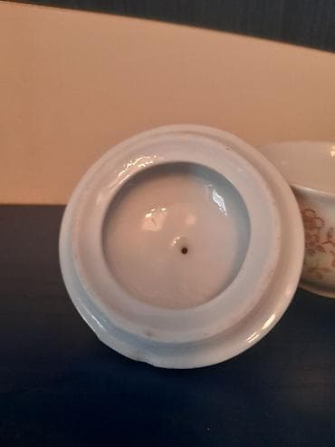 farfor nədir: Porselen qapaqlı balaca qab - Material: incə porselen - Rəng və — 2