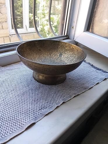 mis tavalar: Mis qab – əl işi oyma naxışlı. - Material: bərk mis (saralmış — 3