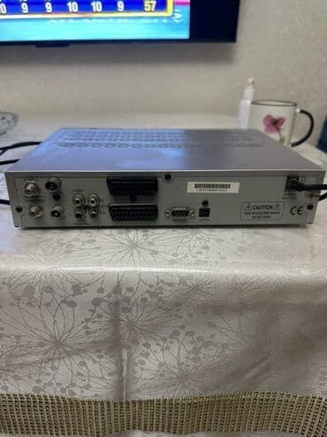 openbox: Openbox peyk qəbuledicisi, gümüşü korpuslu və qara ön panelli — 2