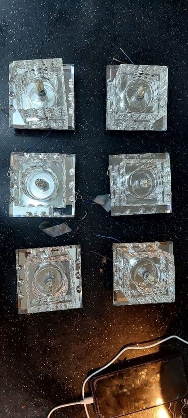 Xrustal spotlar,hər ikisi də 6 ədəd tək olanin birinin alt şüşüsində