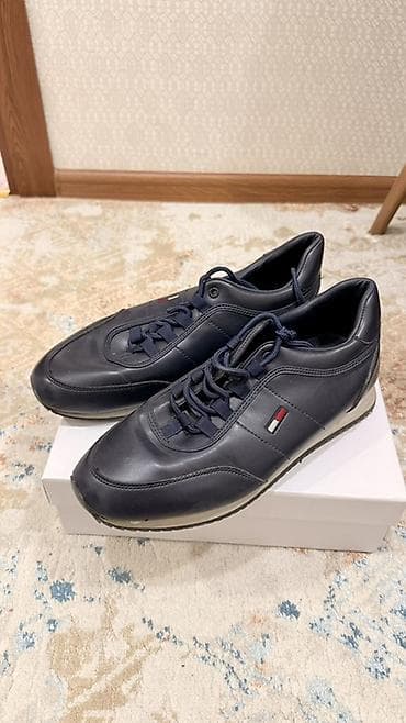 Krasofkalar və idman ayaqqabıları: Klassik tərzli kişi idman ayaqqabısı - Rəng: tünd göy (navy) - — 1